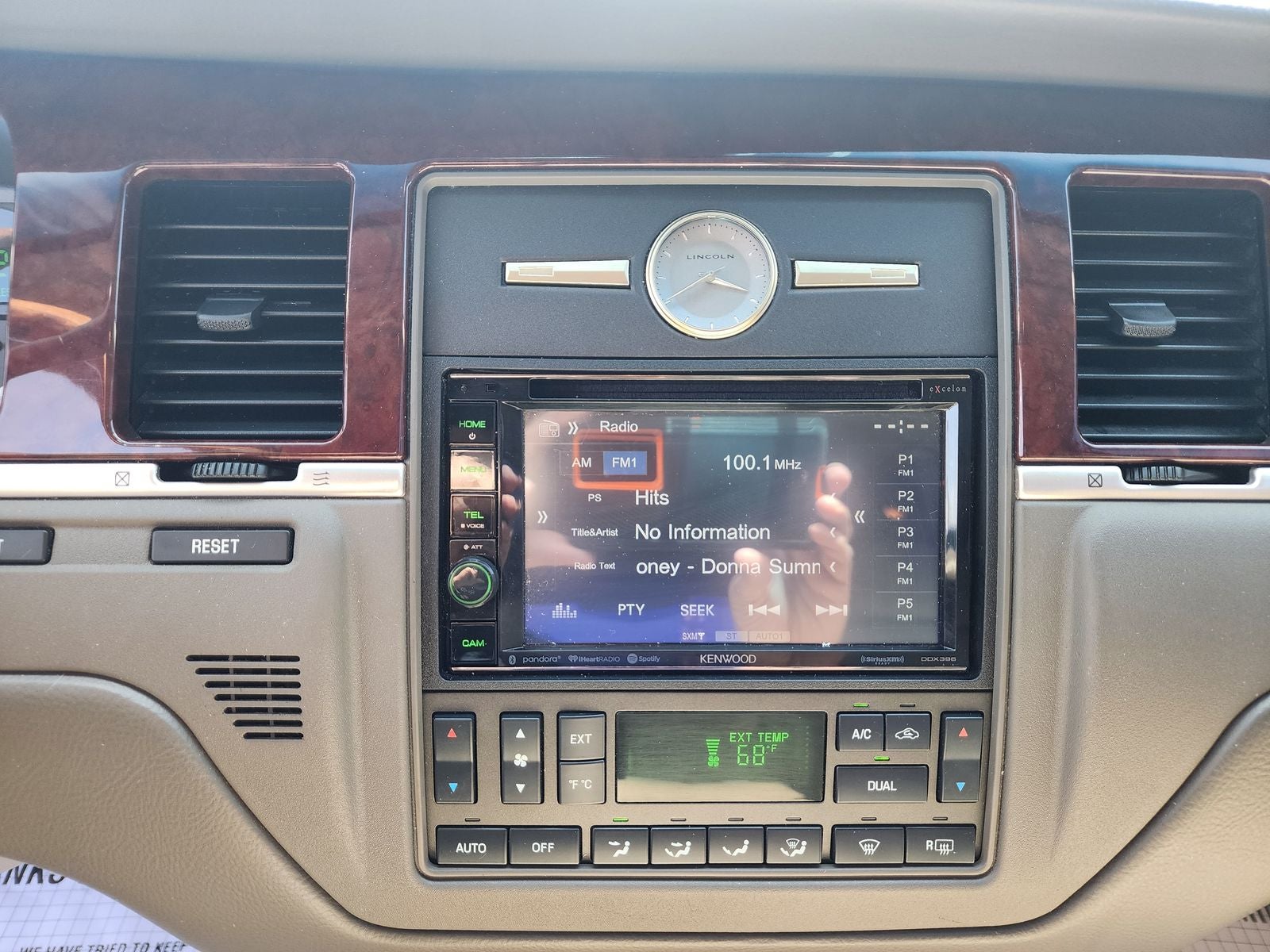 2004 Lincoln Town Car Ultimate