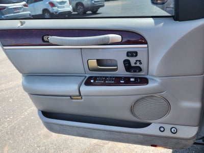 2004 Lincoln Town Car Ultimate
