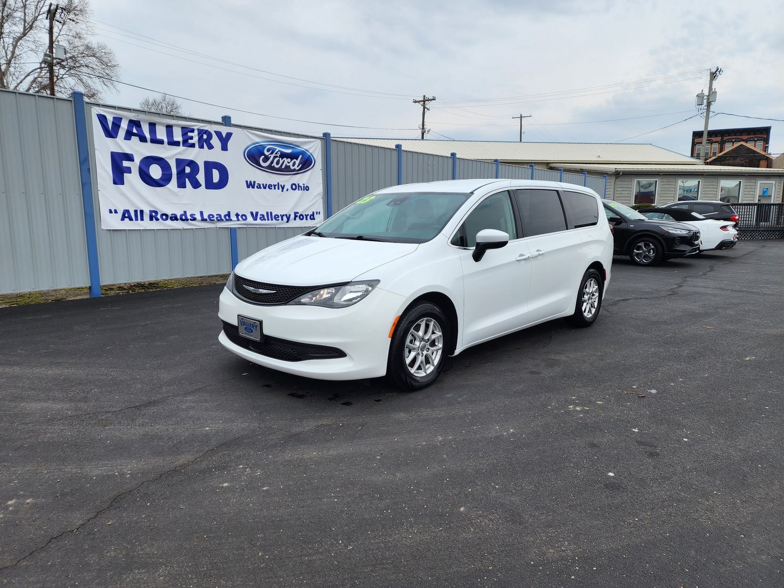 2023 Chrysler Voyager LX
