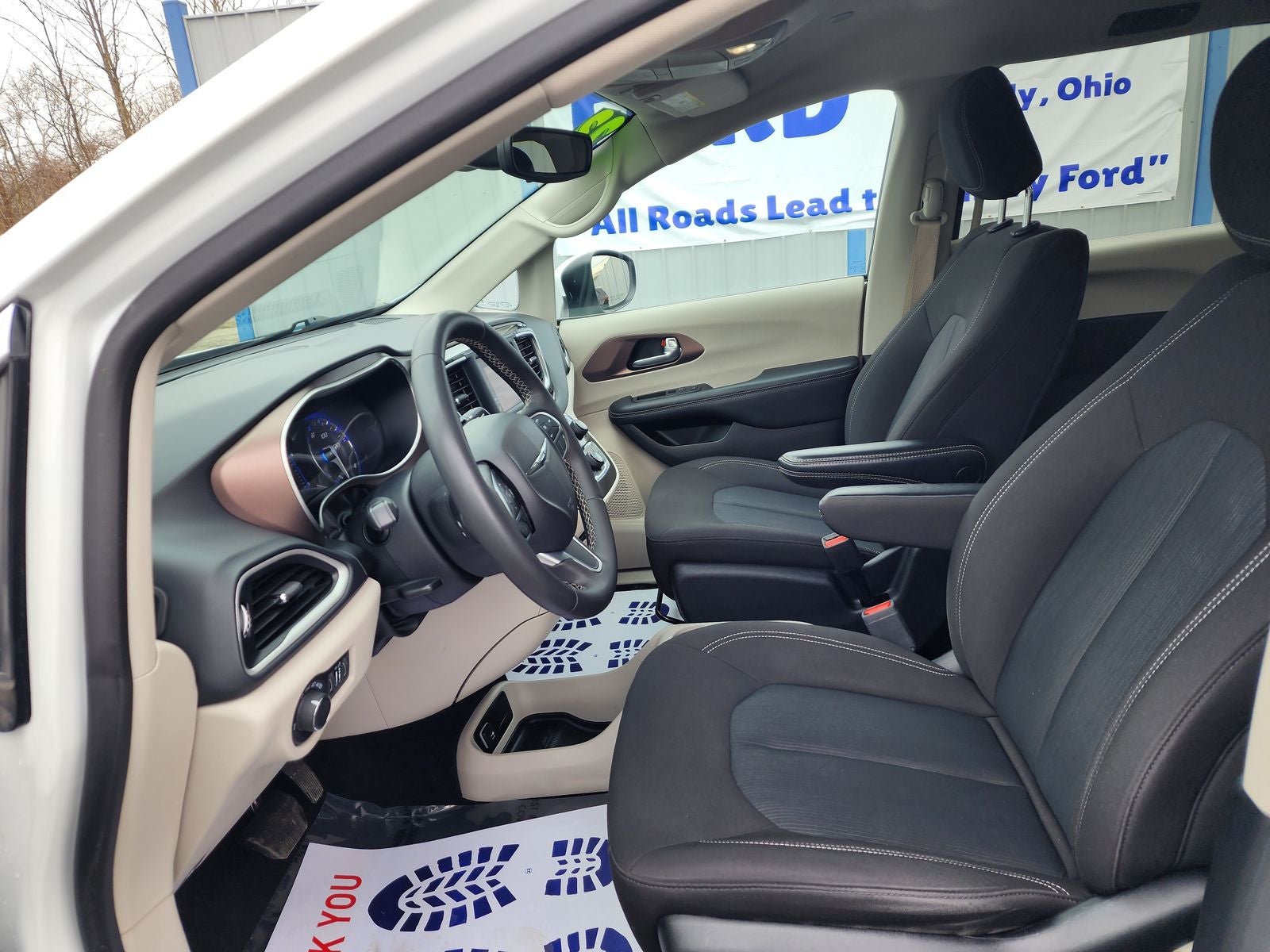 2023 Chrysler Voyager LX