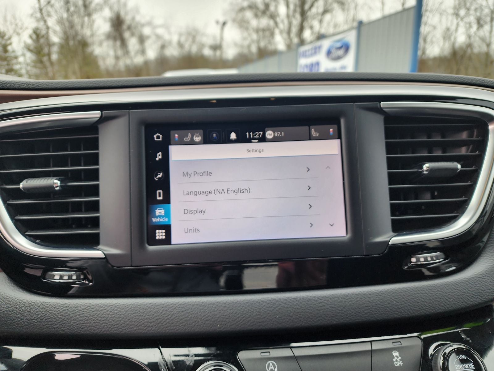 2023 Chrysler Voyager LX