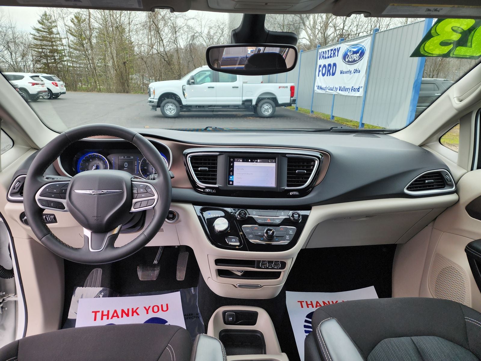 2023 Chrysler Voyager LX