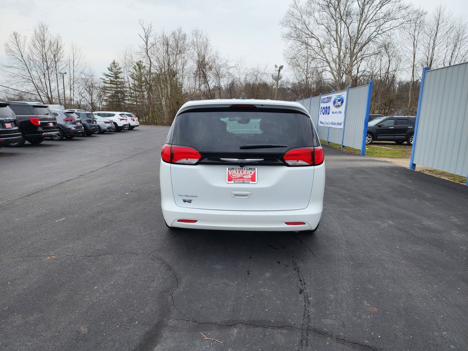 2023 Chrysler Voyager LX