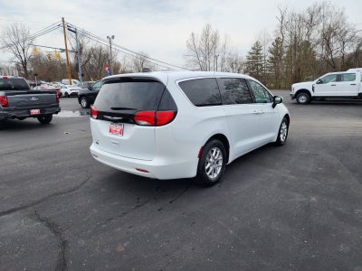 2023 Chrysler Voyager LX
