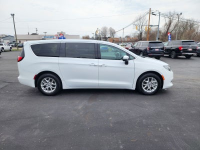2023 Chrysler Voyager LX