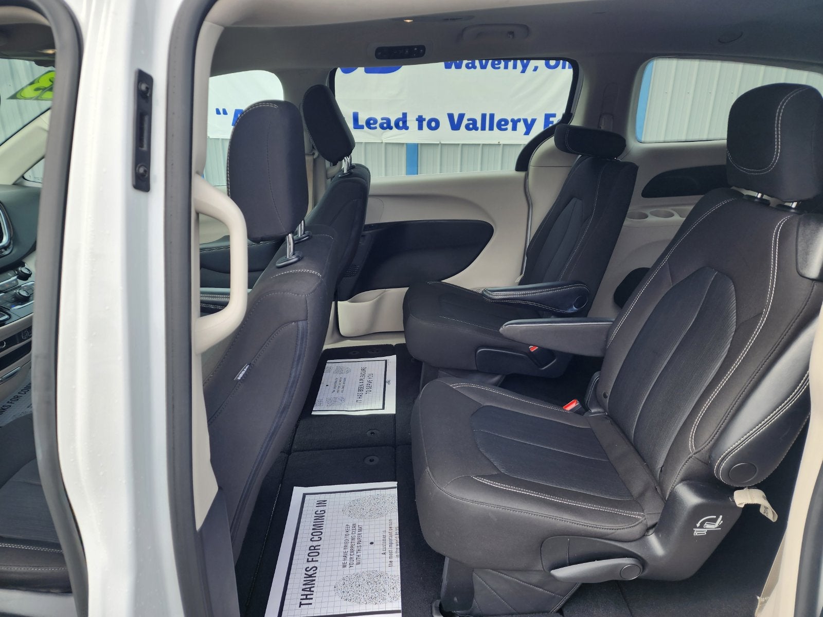 2023 Chrysler Voyager LX