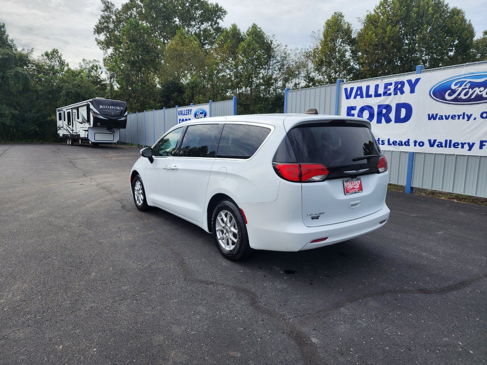 2023 Chrysler Voyager LX
