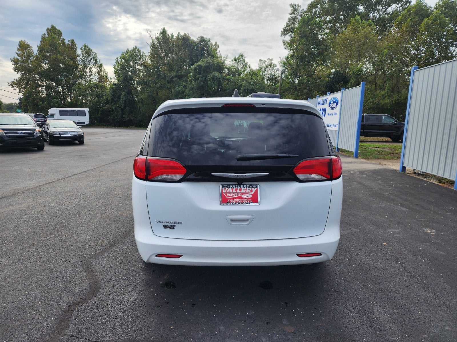 2023 Chrysler Voyager LX