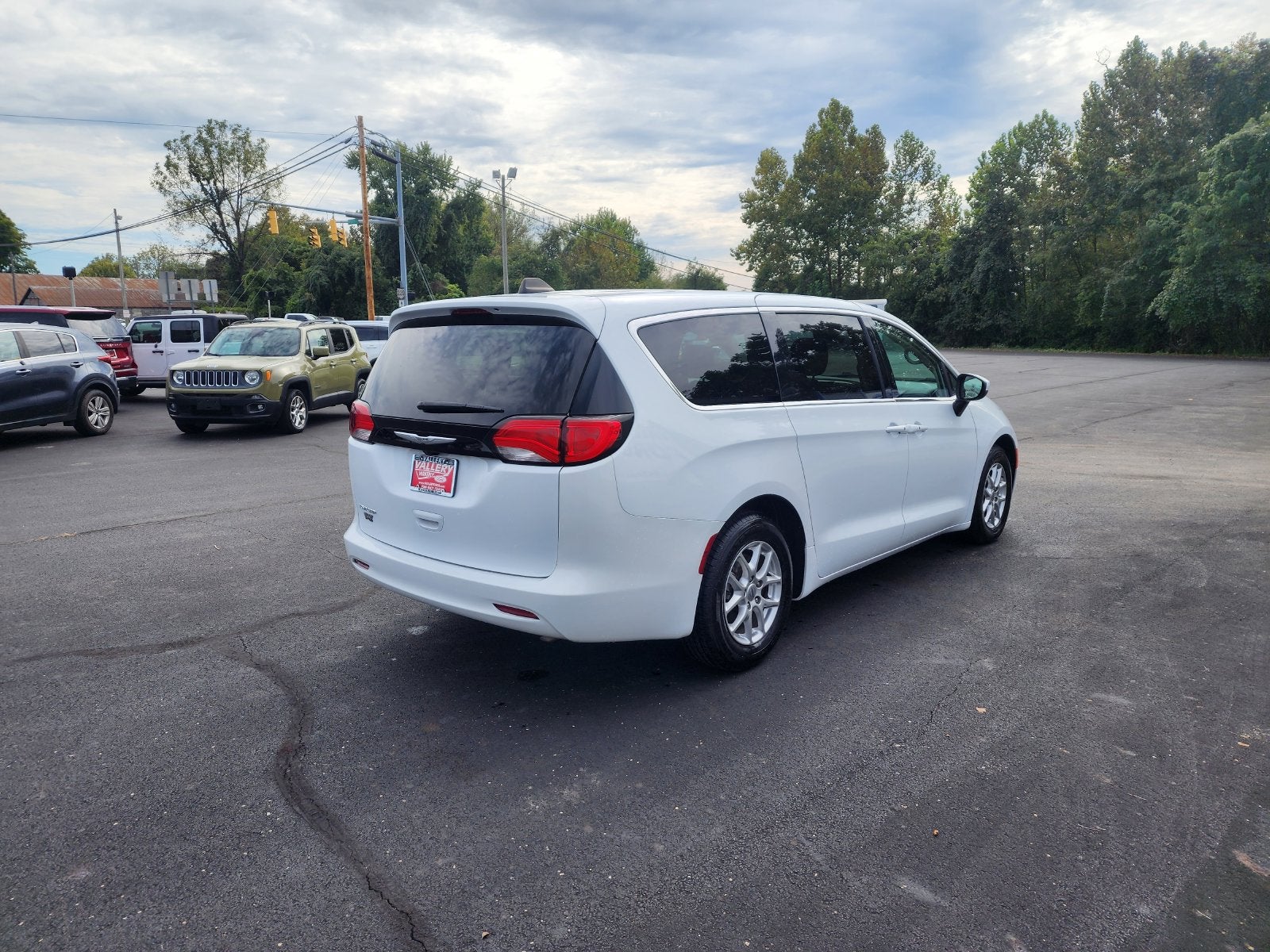2023 Chrysler Voyager LX