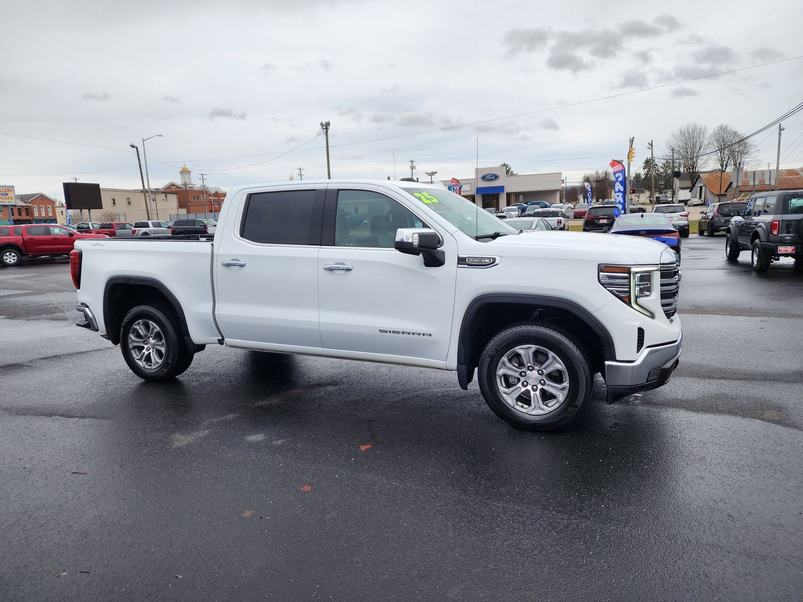 2025 GMC Sierra 1500 SLT