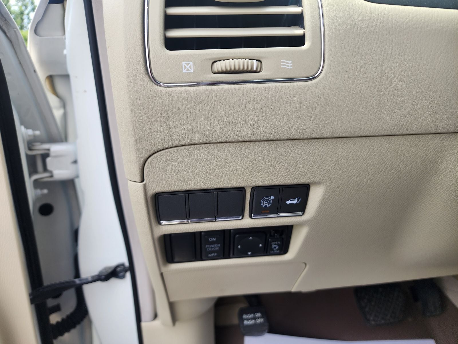 2012 INFINITI QX56 Base